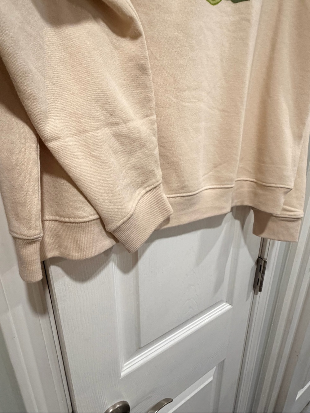 NWOT Maeve Anthropologie Size M Penguin Bow Graphic Sweatshirt Beige Holiday - Picture 4 of 9